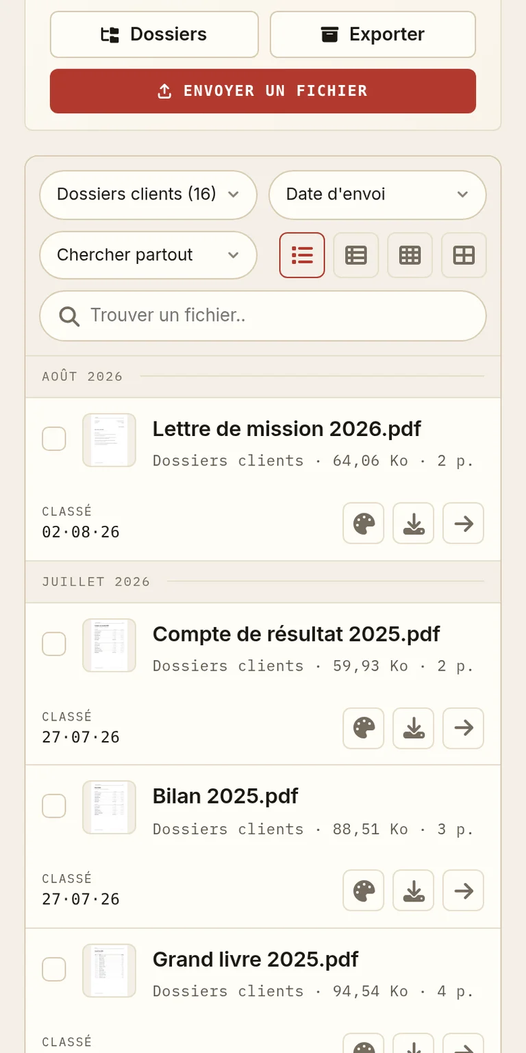 Les dossiers clients d'un cabinet, bilan et grand livre compris, consultés sur téléphone.