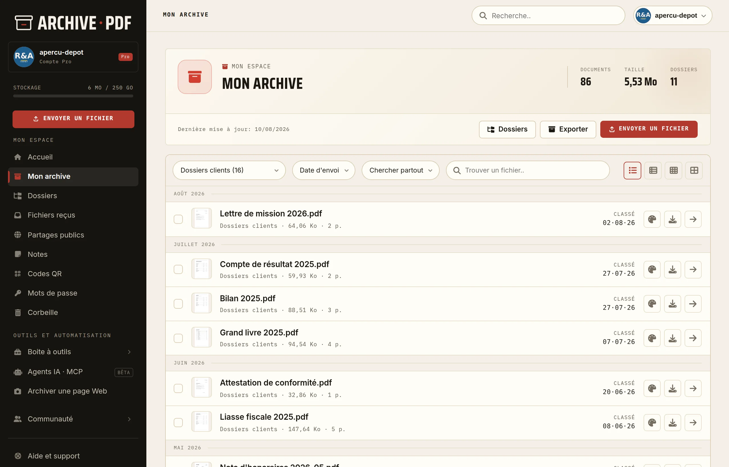 Archivage des dossiers clients d'un cabinet: bilan, liasse fiscale, grand livre et notes d'honoraires classés par exercice.